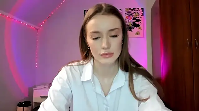 tinyglow online show from 03/06/26, 06:14