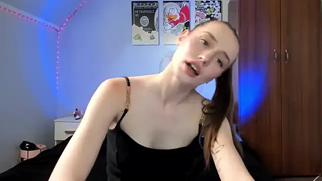 tinyglow online show from 01/12/26, 03:57