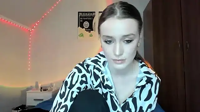 tinyglow online show from 04/09/26, 09:54