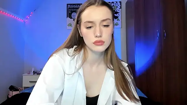 tinyglow online show from 02/05/26, 07:53