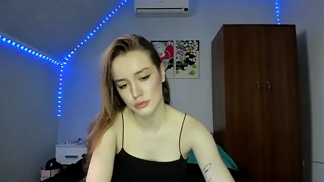 tinyglow online show from 12/01/25, 09:15