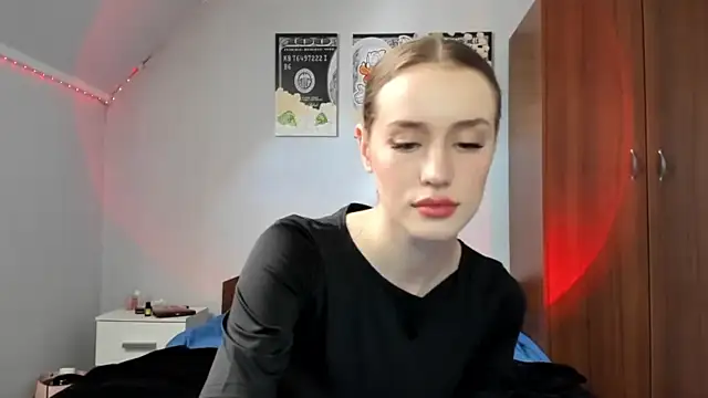 tinyglow online show from 04/26/26, 02:36