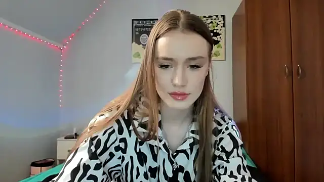 tinyglow online show from 02/15/26, 04:06