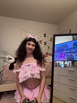 Snapshot of Binaxox chatting on 11/15/25, 01:31 Binaxox online show from 11/15/25, 01:31