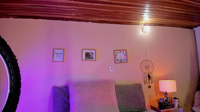 aghata jackson  online show from 11/28/25, 01:33