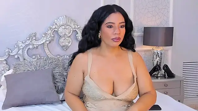 Snapshot of IvannaClaire chatting on 11/28/25, 12:27 IvannaClaire online show from 11/28/25, 12:27