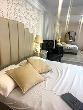 Snapshot of IvannaClaire chatting on 12/17/25, 12:32 IvannaClaire online show from 12/17/25, 12:32