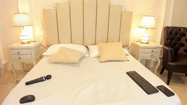 Snapshot of IvannaClaire chatting on 11/25/25, 12:05 IvannaClaire online show from 11/25/25, 12:05