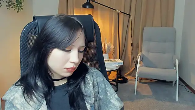 EthelynSeiler online show from 11/18/25, 03:04