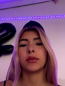 Snapshot of ZoeReeve chatting on 11/15/25, 05:06 ZoeReeve online show from 11/15/25, 05:06