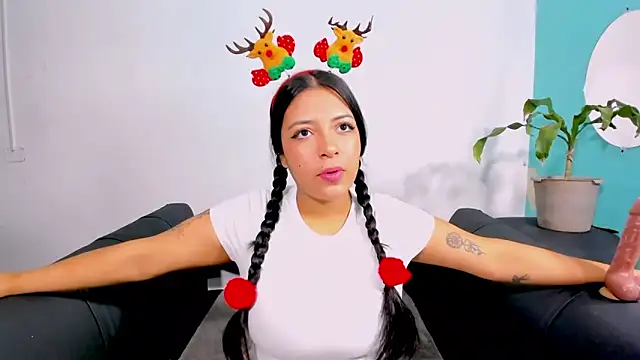 evelisse  online show from 12/19/25, 03:54