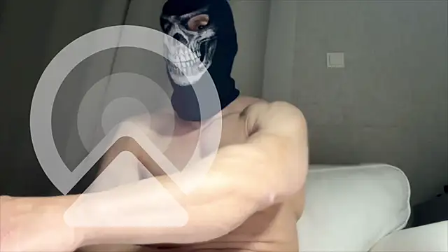 Luna MaskedMan online show from 05/05/26, 06:55