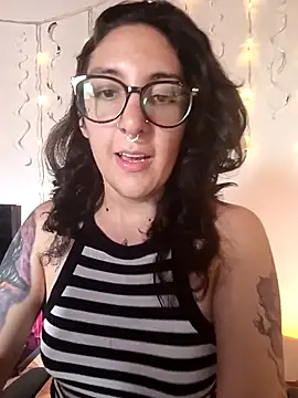 Snapshot of Melinerd chatting on 12/22/25, 05:13 Melinerd online show from 12/22/25, 05:13