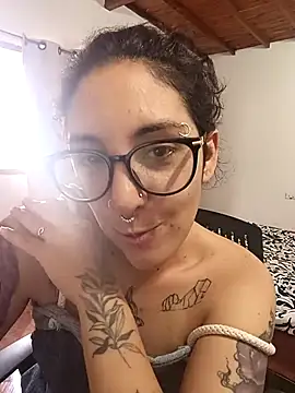 Snapshot of Melinerd chatting on 11/21/25, 05:56 Melinerd online show from 11/21/25, 05:56