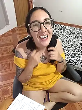 Snapshot of Melinerd chatting on 12/15/25, 07:09 Melinerd online show from 12/15/25, 07:09