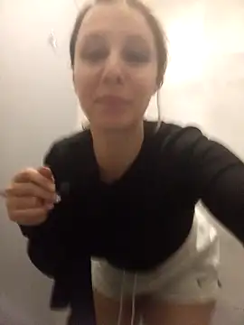 Snapshot of cleopatravodos chatting on 11/21/25, 05:34 cleopatravodos online show from 11/21/25, 05:34