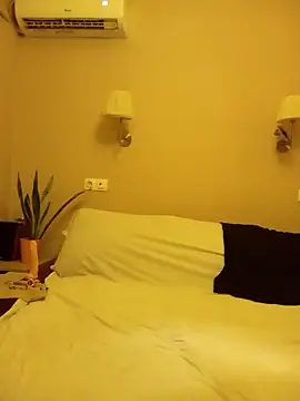 Snapshot of cleopatravodos chatting on 12/15/25, 07:20 cleopatravodos online show from 12/15/25, 07:20