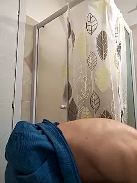 Snapshot of platone09 chatting on 03/25/26, 04:17 platone09 online show from 03/25/26, 04:17