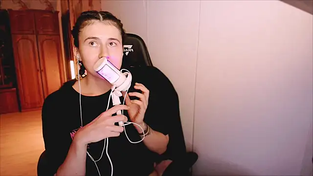 KristinaScott online show from 02/13/26, 03:45