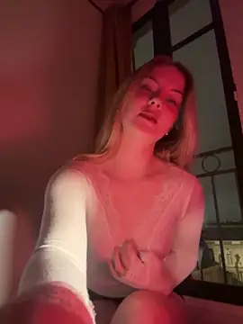 Josefinswe online show from 11/19/25, 08:42