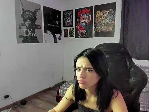 Snapshot of Candy__Girll18 chatting on 02/18/26, 01:03 Candy Girll18 online show from 02/18/26, 01:03