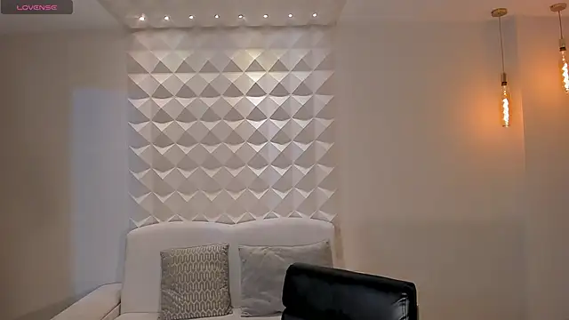 HaileyRoss  online show from 03/25/26, 12:04