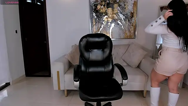 ZaraKafruni online show from 04/11/26, 08:23