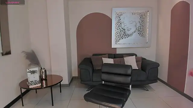 ZaraKafruni online show from 05/14/26, 08:17