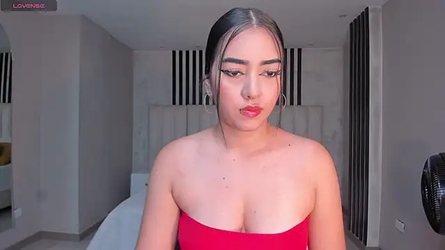 SophieLanne online show from 11/30/25, 11:27