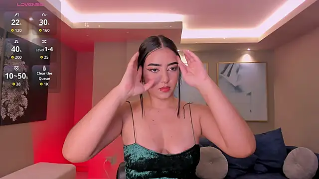 SophieLanne online show from 11/30/25, 04:13