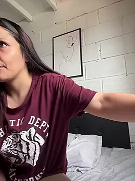 Snapshot of LaraDanverss chatting on 11/28/25, 07:14 LaraDanverss online show from 11/28/25, 07:14