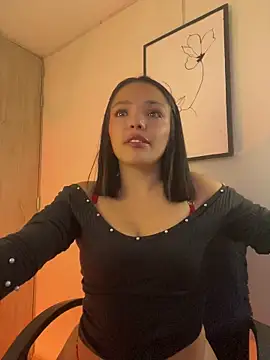 LaraDanverss online show from 04/13/26, 08:57