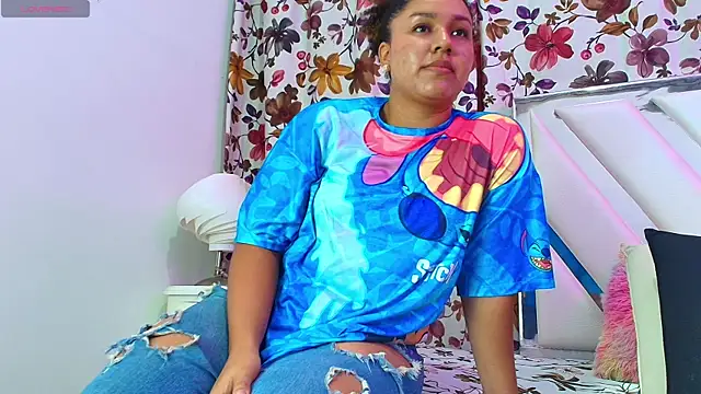 Snapshot of VelvetNaughty chatting on 11/17/25, 02:21 VelvetNaughty online show from 11/17/25, 02:21