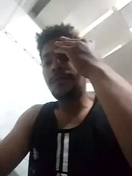 Snapshot of louishotlatinboy chatting on 11/17/25, 06:23 louishotlatinboy online show from 11/17/25, 06:23