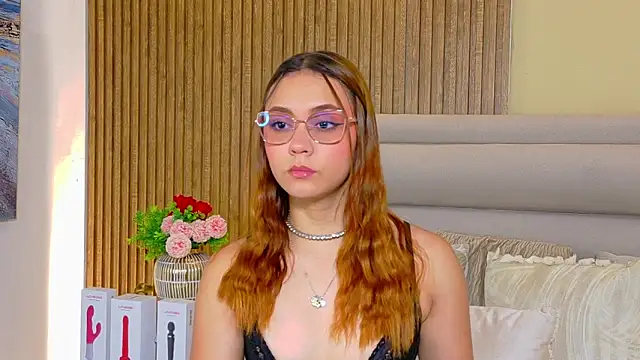Snapshot of LondraBlush chatting on 06/19/26, 12:44 LondraBlush online show from 06/19/26, 12:44