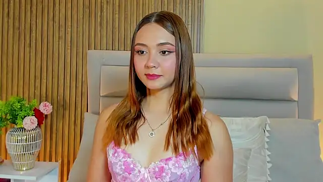 Snapshot of LondraBlush chatting on 04/18/26, 01:24 LondraBlush online show from 04/18/26, 01:24