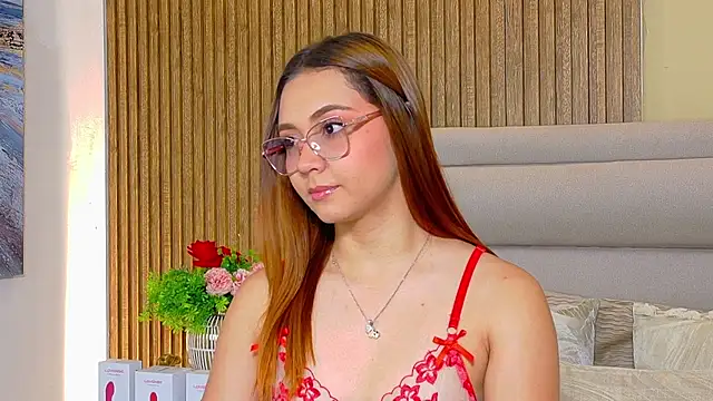 Snapshot of LondraBlush chatting on 07/17/26, 12:46 LondraBlush online show from 07/17/26, 12:46