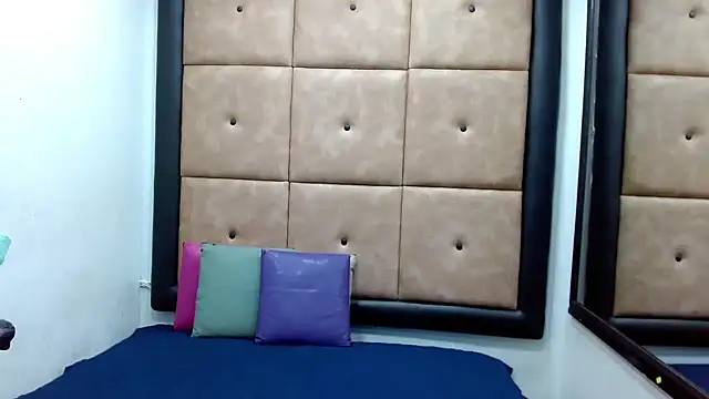 Snapshot of Lucidolls chatting on 11/15/25, 12:53 Lucidolls online show from 11/15/25, 12:53