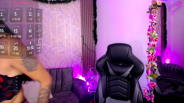 Snapshot of Tiny_Mooore1 chatting on 11/18/25, 11:46 Tiny Mooore1 online show from 11/18/25, 11:46