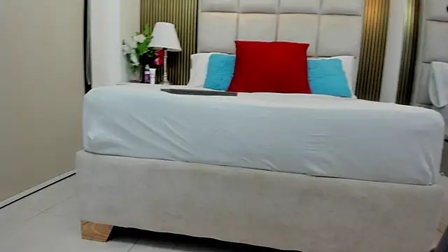 Snapshot of Katia_Young chatting on 11/16/25, 09:08 Katia Young online show from 11/16/25, 09:08