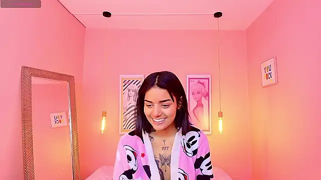 Snapshot of Milu_carbajal_x chatting on 02/14/26, 04:45 Milu carbajal x online show from 02/14/26, 04:45