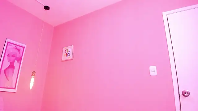 Snapshot of Milu_carbajal_x chatting on 02/21/26, 04:03 Milu carbajal x online show from 02/21/26, 04:03