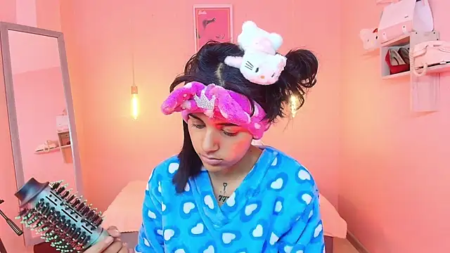 Snapshot of Milu_carbajal_x chatting on 01/18/26, 12:41 Milu carbajal x online show from 01/18/26, 12:41