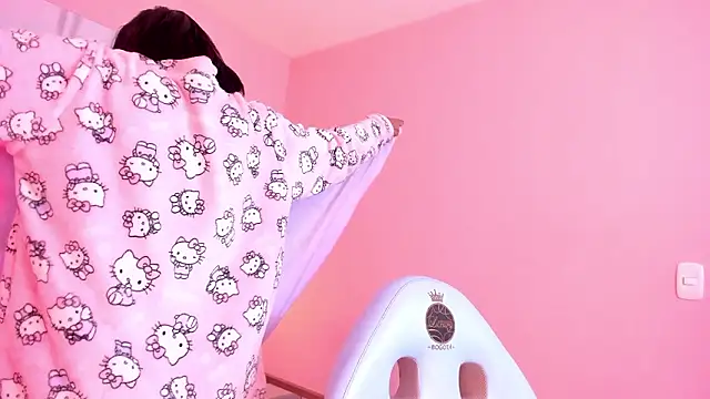 Snapshot of Milu_carbajal_x chatting on 02/25/26, 03:40 Milu carbajal x online show from 02/25/26, 03:40