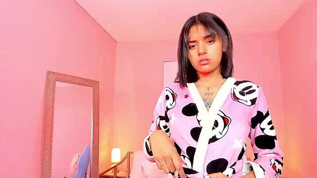 Snapshot of Milu_carbajal_x chatting on 02/25/26, 06:19 Milu carbajal x online show from 02/25/26, 06:19