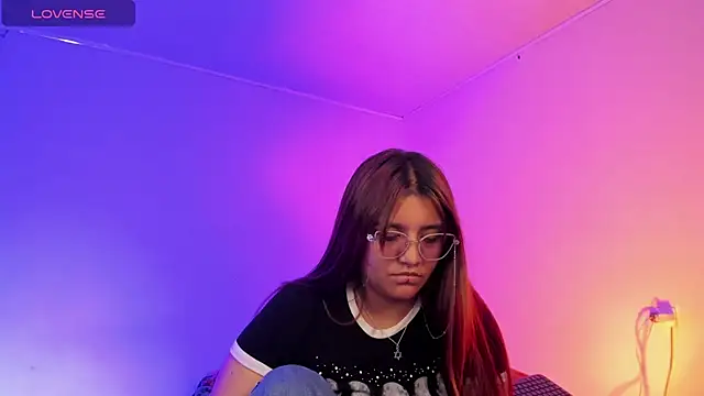 Snapshot of soy-anny1 chatting on 11/26/25, 04:23 soy-anny1 online show from 11/26/25, 04:23