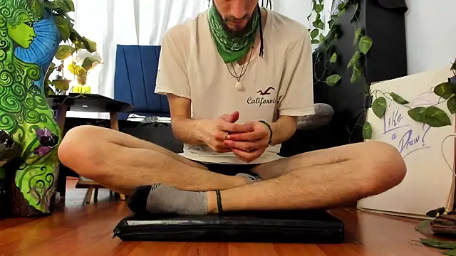 AngelDamianArt online show from 12/18/25, 08:23