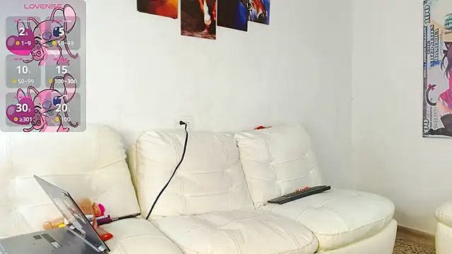 Snapshot of ann_sophi chatting on 11/18/25, 08:45 ann sophi online show from 11/18/25, 08:45