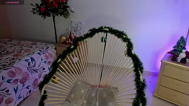 Snapshot of Agsi_goddess chatting on 11/17/25, 03:21 Agsi goddess online show from 11/17/25, 03:21