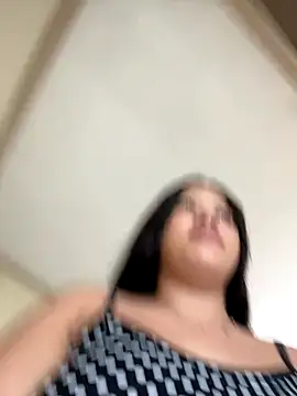 Snapshot of Larissa_xxe chatting on 12/17/25, 12:43 Larissa xxe online show from 12/17/25, 12:43